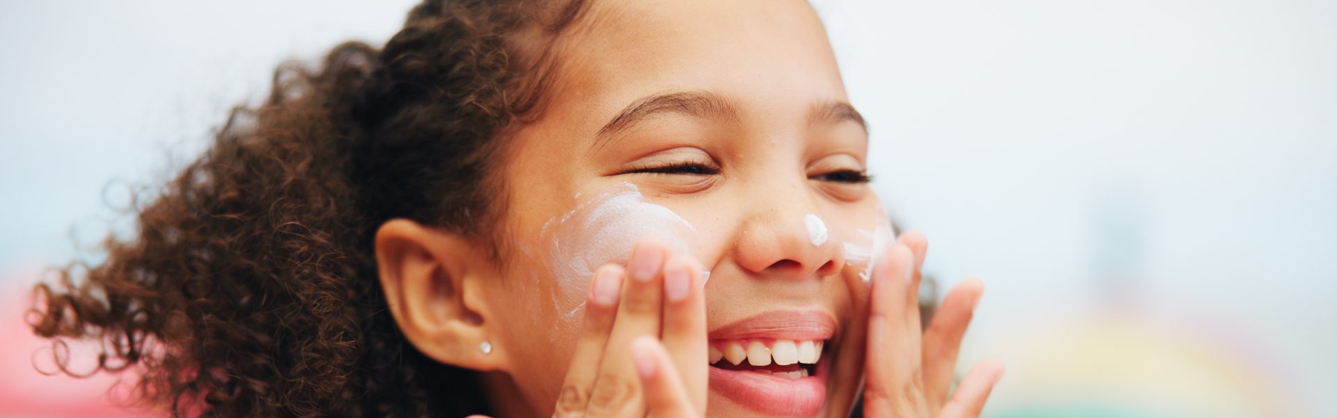 What Is Synthetic Beeswax? Benefits for Skincare & Beauty